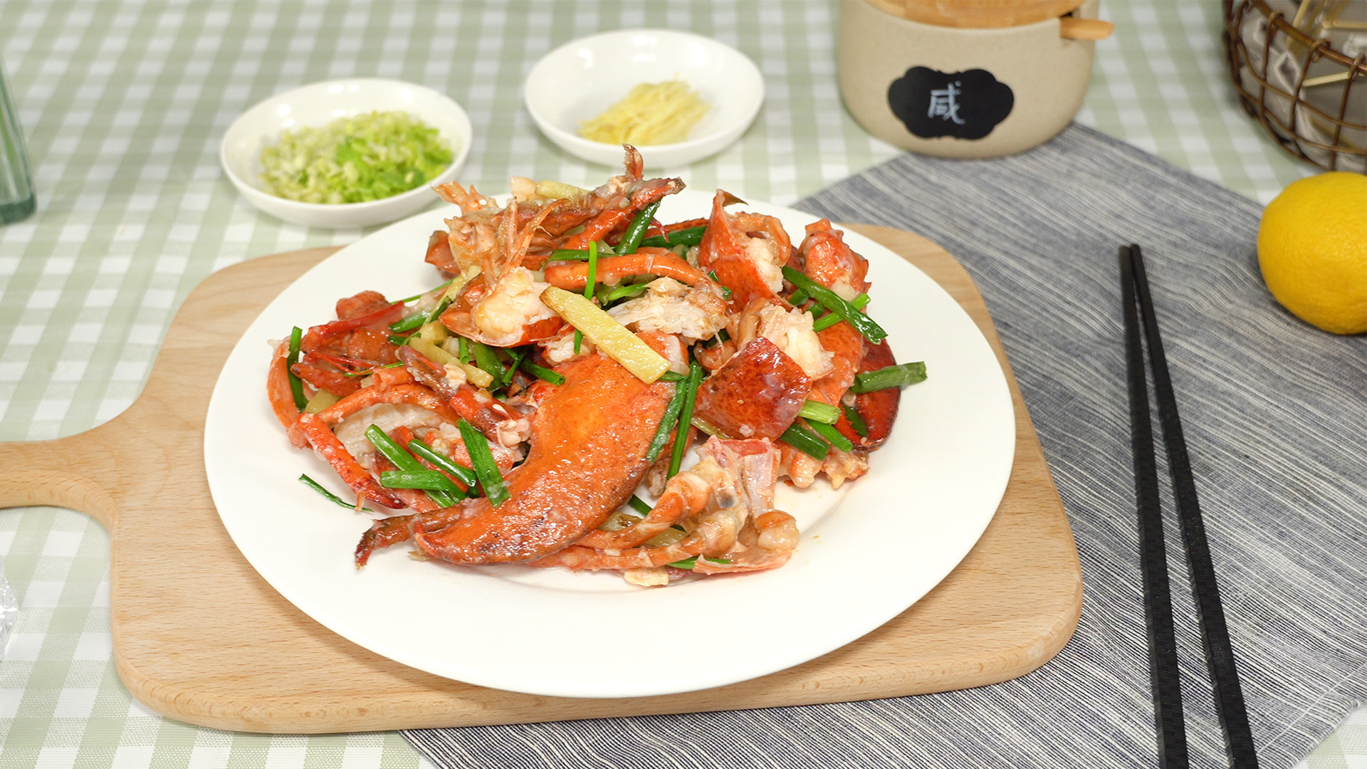 海鲜大餐波士顿龙虾肉质细腻鲜甜让你回味无穷