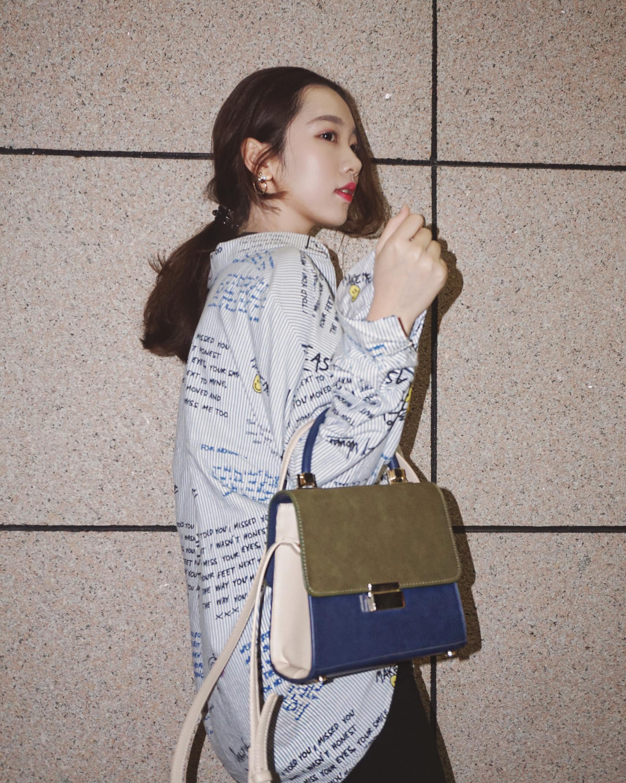 广州妹子 设计专业 喜欢拍照美食服装 很懂得生活哈