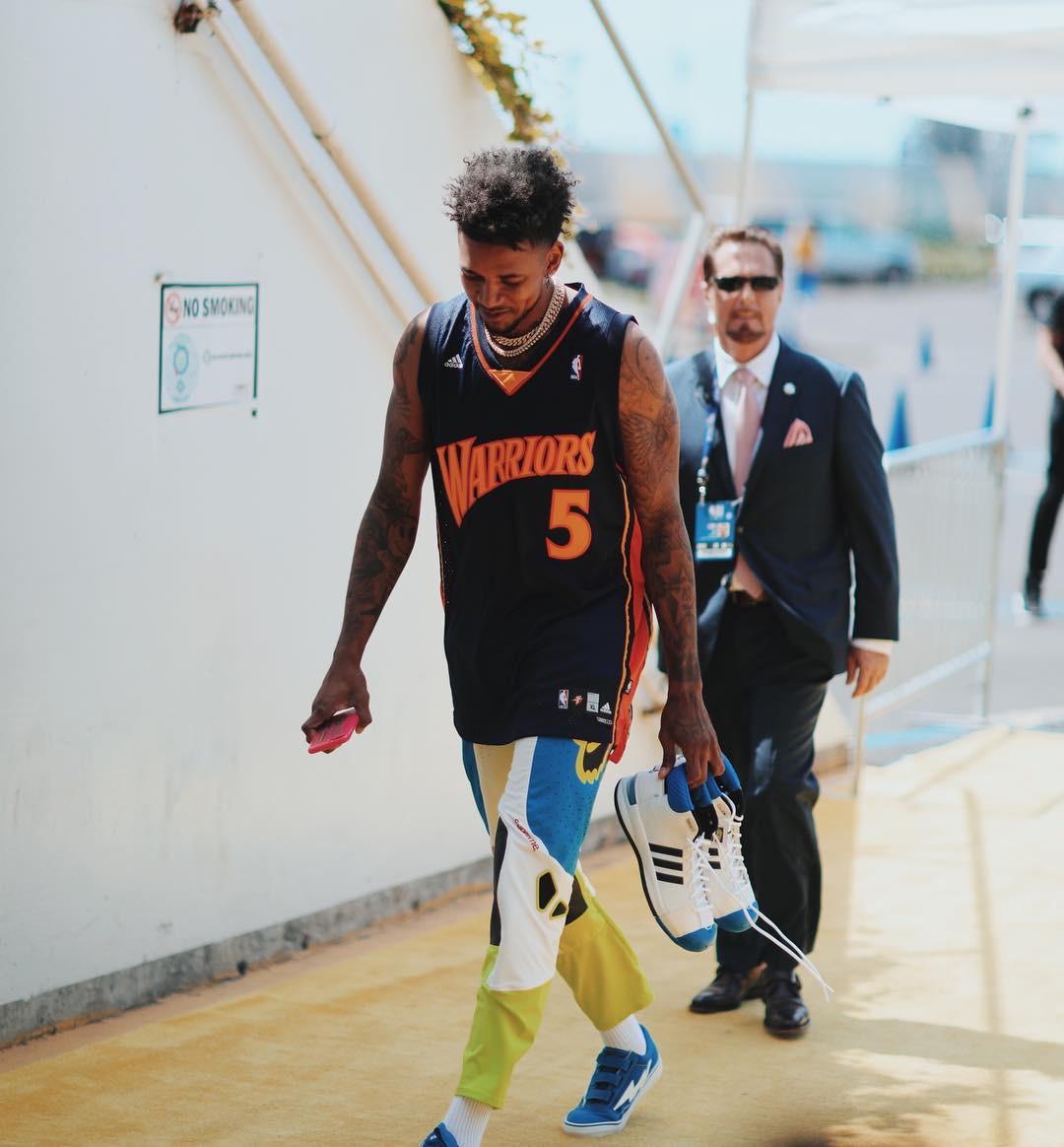 尼克杨最新的黄毛小平头发型看下少侠的发型进化史