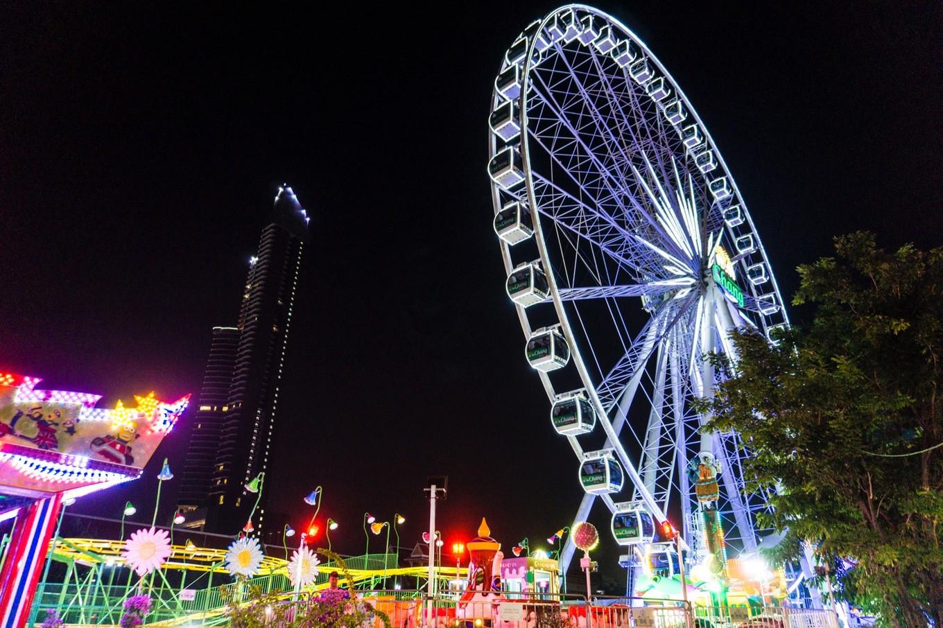 来泰国旅游怎能不去夜市, 曼谷的这个网红夜市, 有个最快的摩天轮