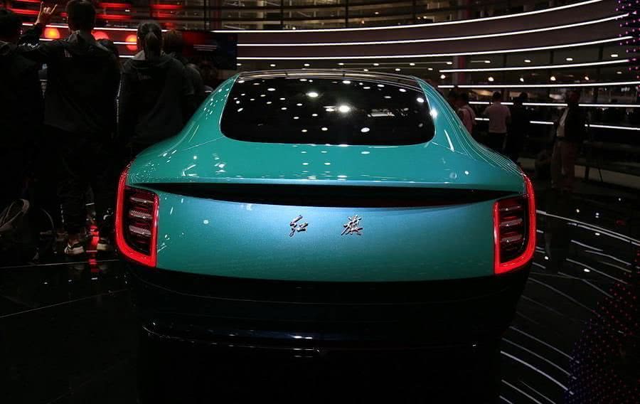 红旗最漂亮的轿跑gt,换装简约式logo