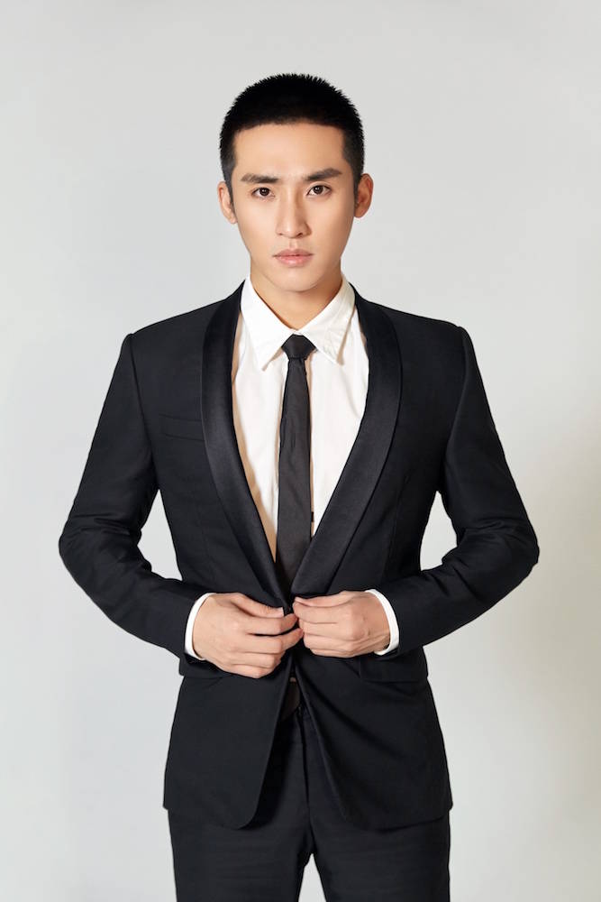 张赫《寻味人生》短片上线 以百变姿态面对多味人生