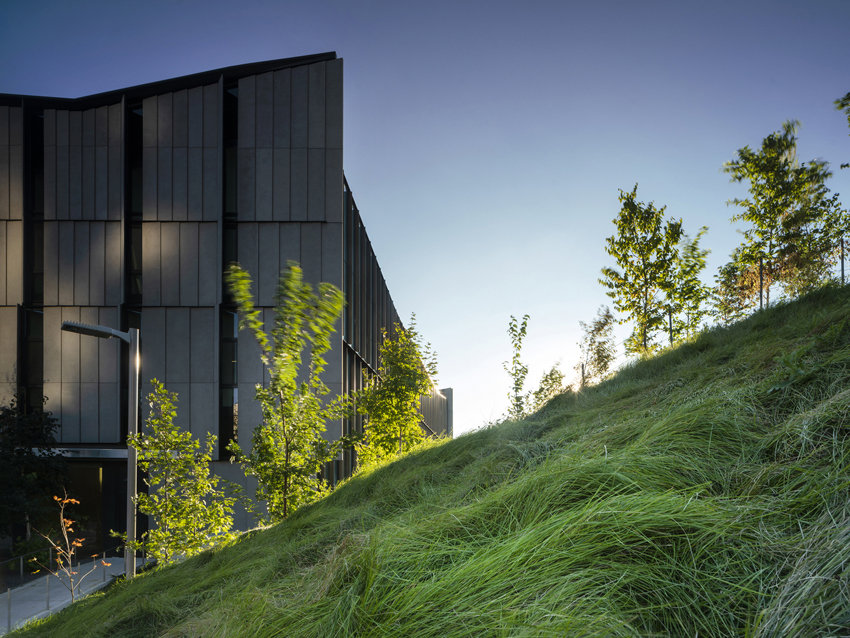 多伦多大学建筑系馆现代建材与古典碰撞