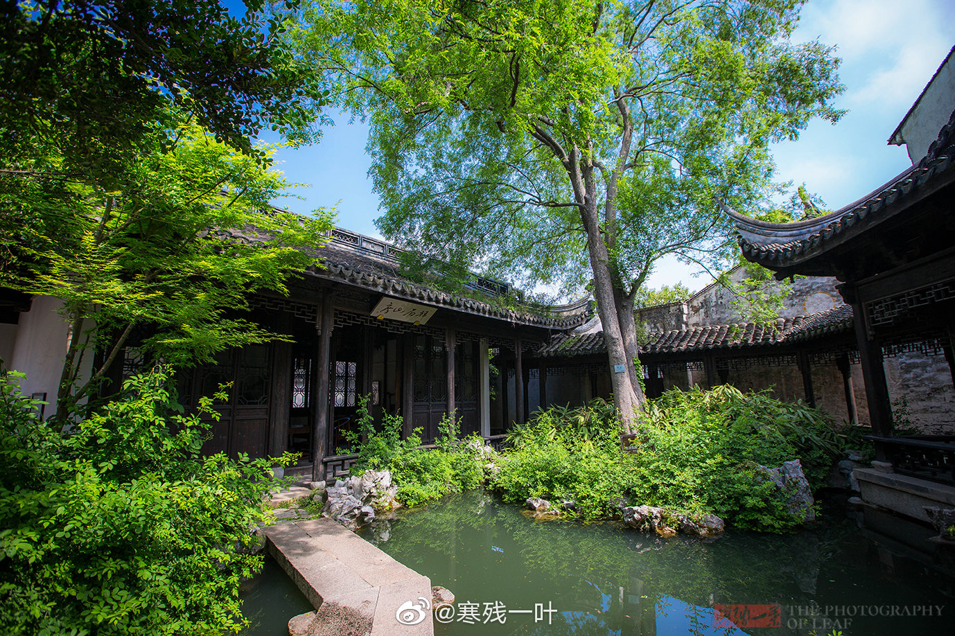 宗祠,又称为宗庙、祖庙、祠堂,是供奉家族祖先牌位和祭祀的地方|祠堂|宗祠|家族|宗庙|牌位_新浪新闻