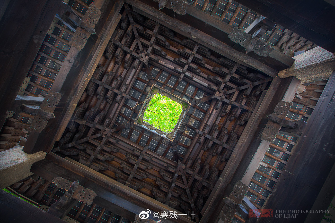 宗祠,又称为宗庙、祖庙、祠堂,是供奉家族祖先牌位和祭祀的地方|祠堂|宗祠|家族|宗庙|牌位_新浪新闻