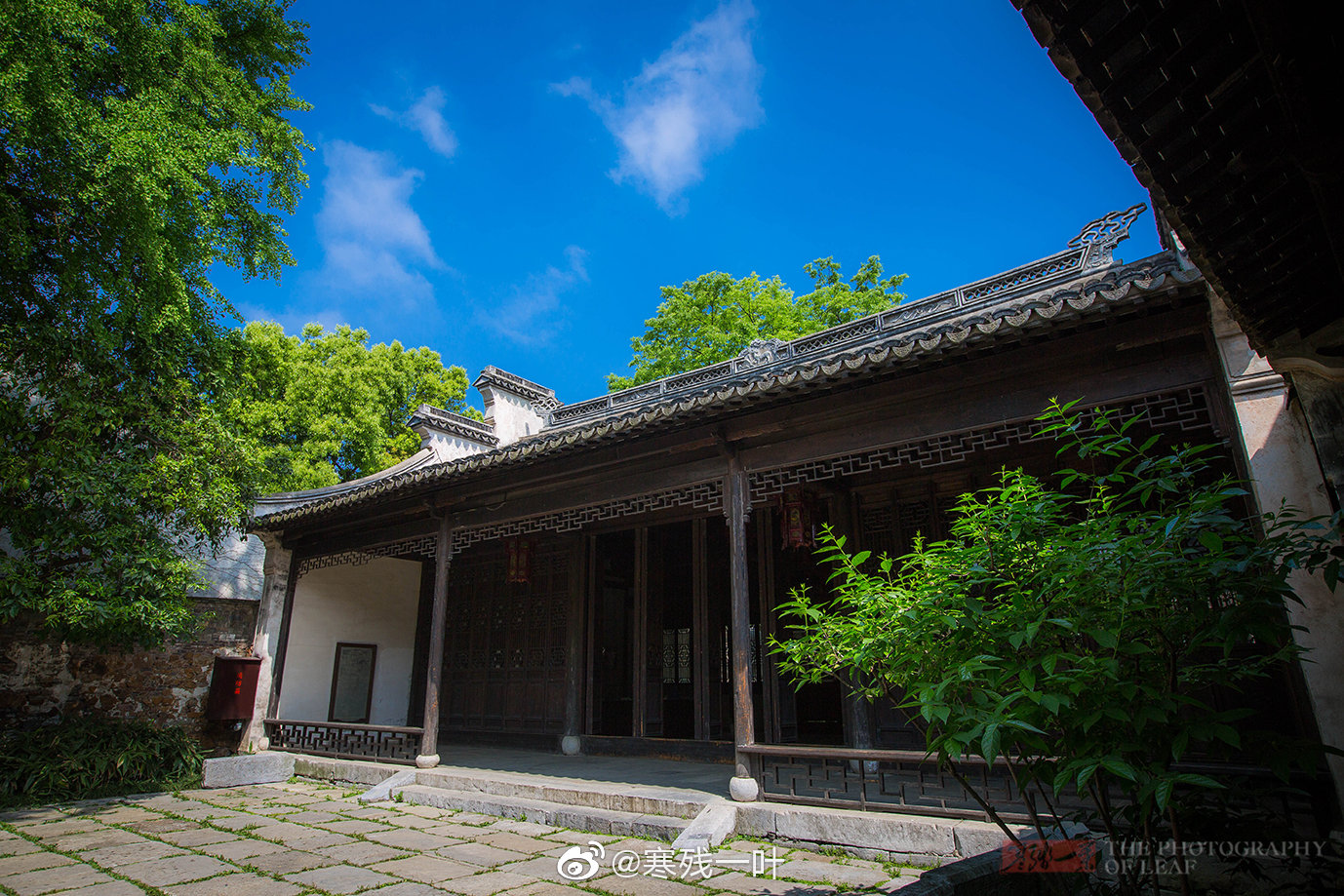 宗祠,又称为宗庙、祖庙、祠堂,是供奉家族祖先牌位和祭祀的地方|祠堂|宗祠|家族_新浪新闻