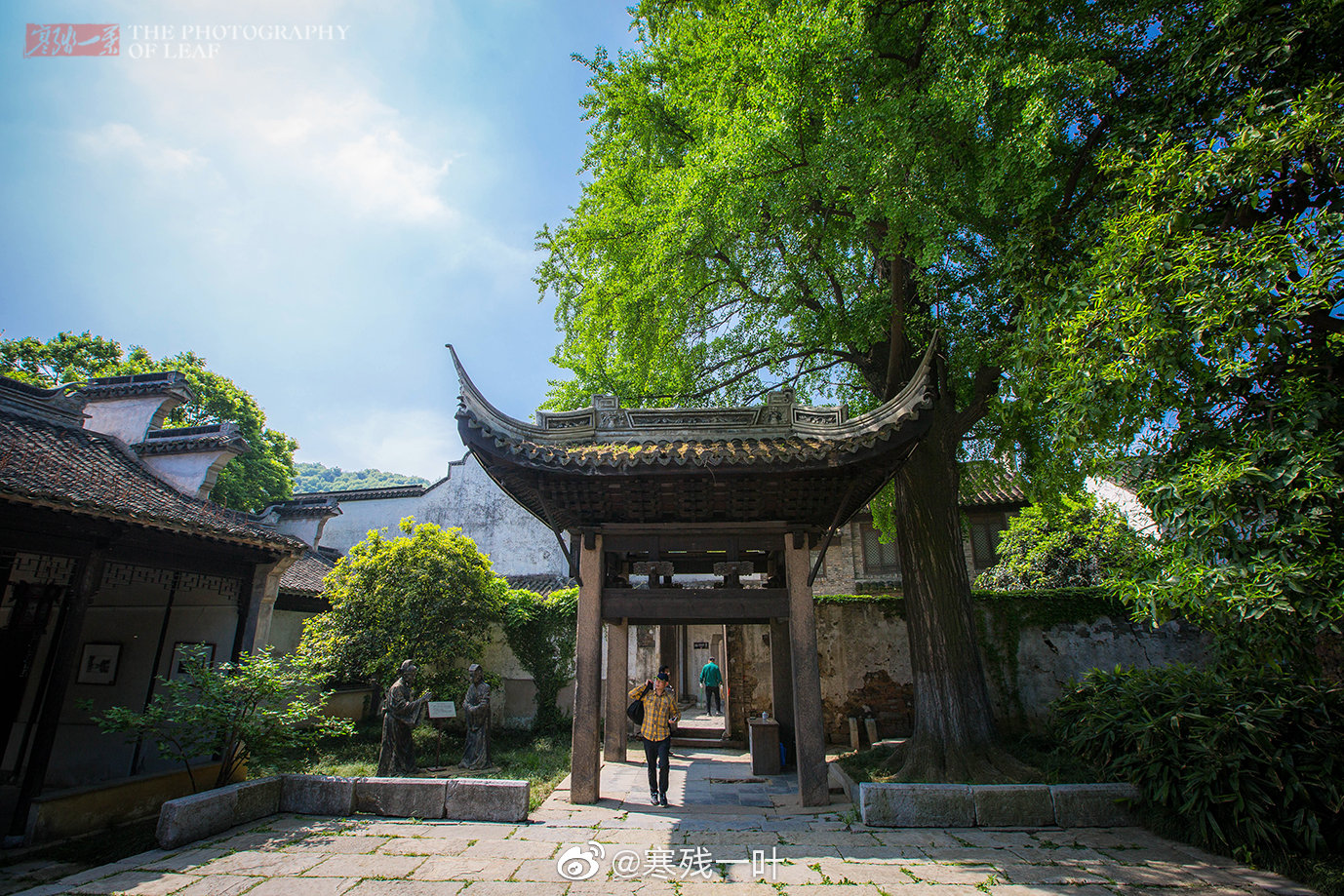 宗祠，又称为宗庙、祖庙、祠堂，是供奉家族祖先牌位和祭祀的地方|祠堂|宗祠|家族_新浪新闻