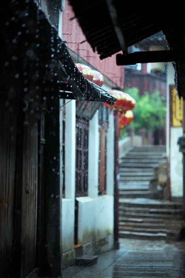 躲进小楼成一统 管他冬夏与春秋