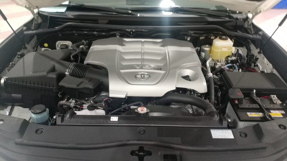 中东丰田酷路泽5700 v8宣布停产,车价暴涨15万,你怎么看?