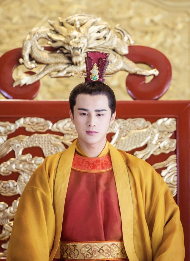 姜潮4年前的这部作品终于开播,女主角是关晓彤