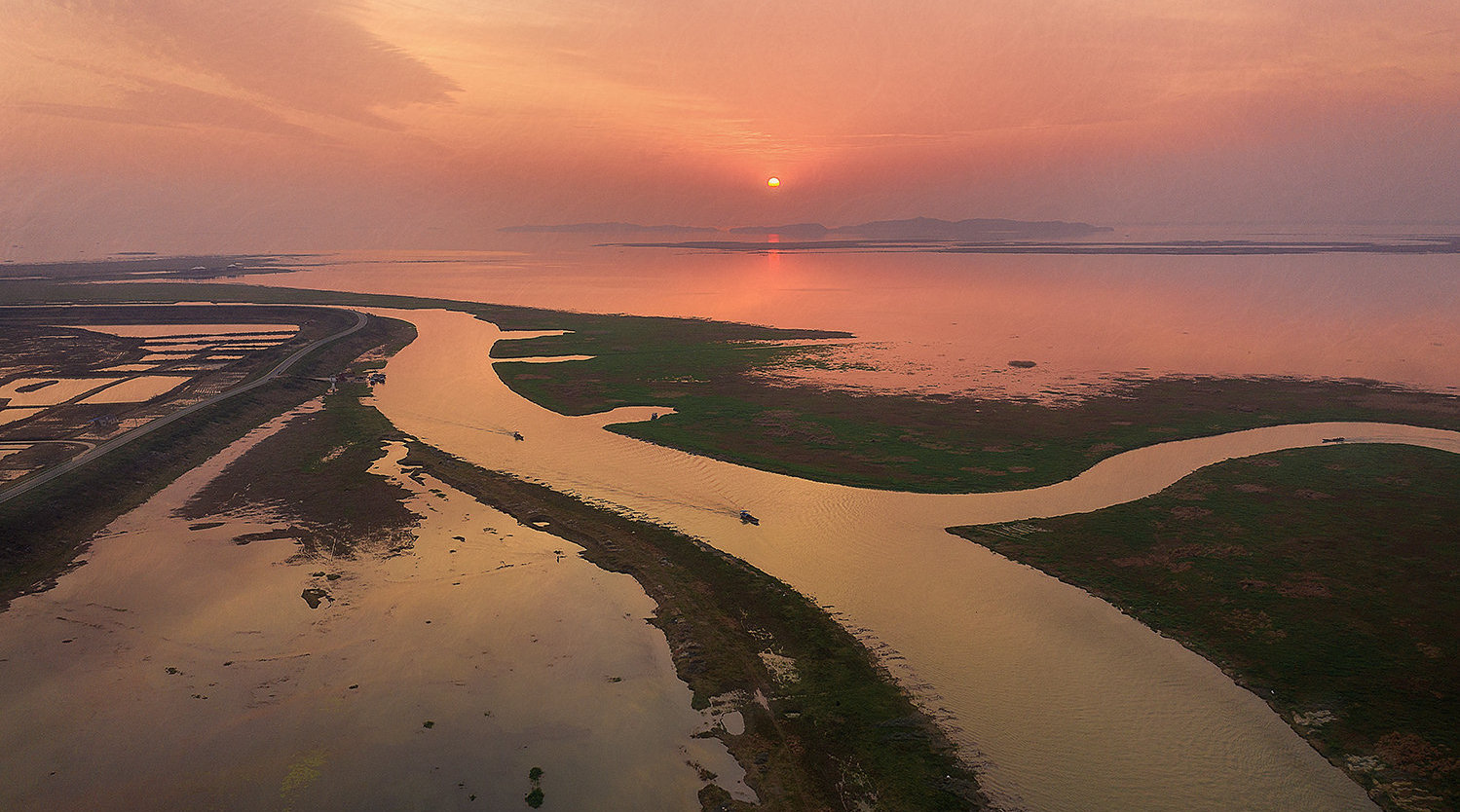 航拍印象之鄱阳湖,落霞与孤鹜齐飞,秋水共长天一色