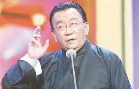 常宝华常贵田去世后常氏相声百年专场继续举行侯耀华任主持人