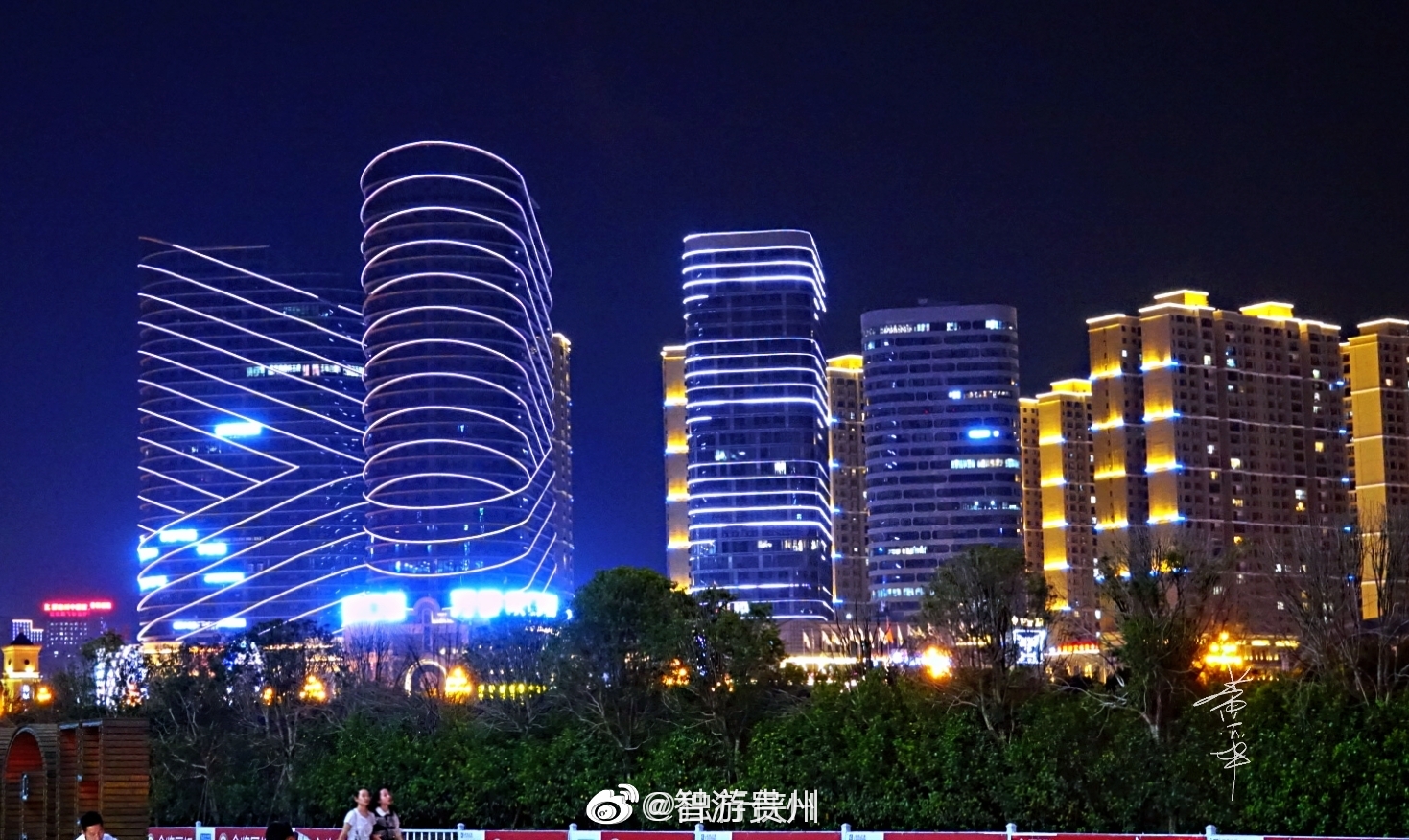 贵州旅游名城,醉美兴义夜色_新浪新闻