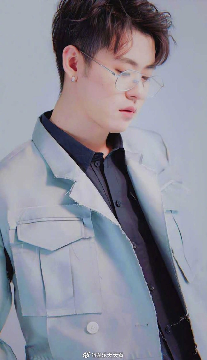 感受一下张云雷的眼镜杀~满分禁欲,撩人于无形!