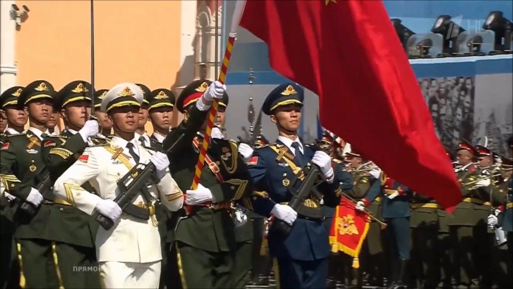 中国人民解放军三军仪仗队接受检阅 (视频源自网络)