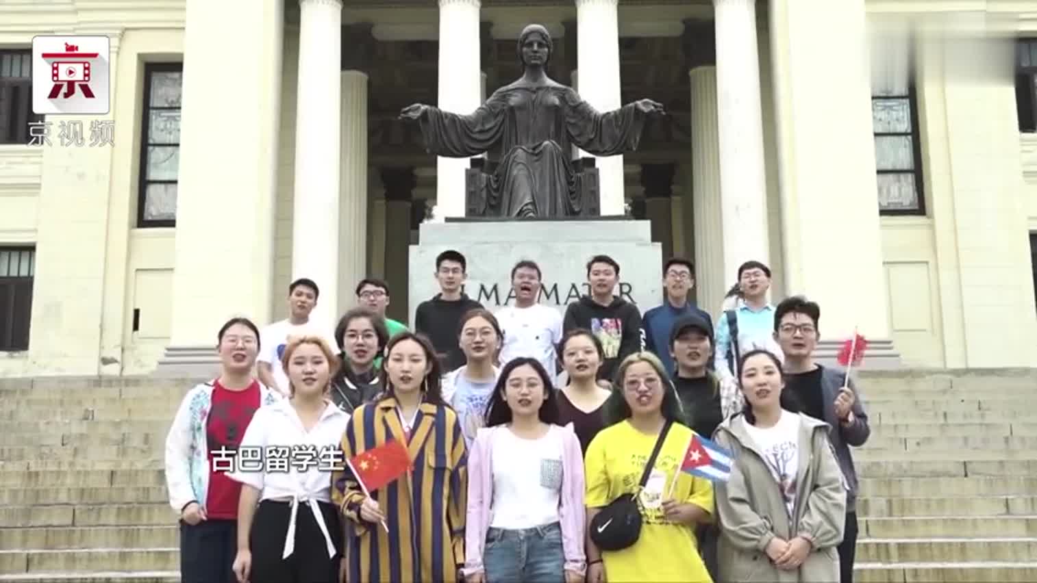 新加坡男子歧视华人女服务员狂吠︰不懂英语回