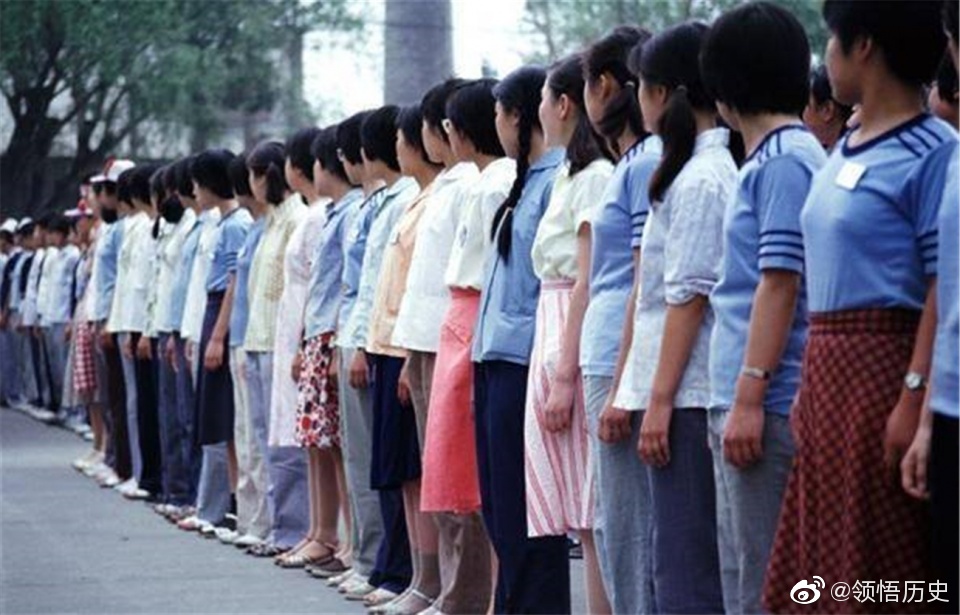 八十年代的女中学生:清纯朴素,曾经的青涩年华_新浪新闻