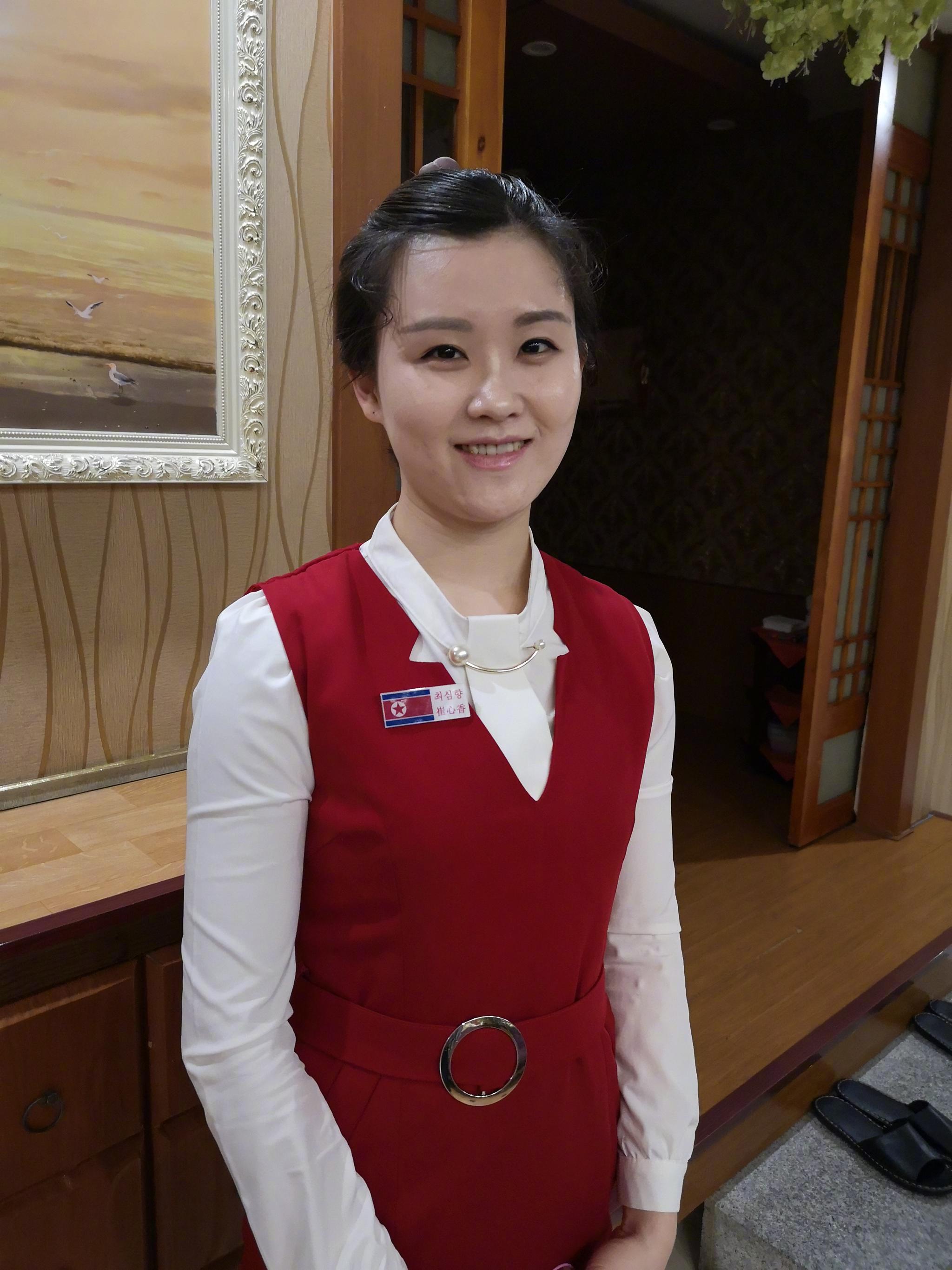 沈阳西塔著名的牡丹馆服务员特别漂亮