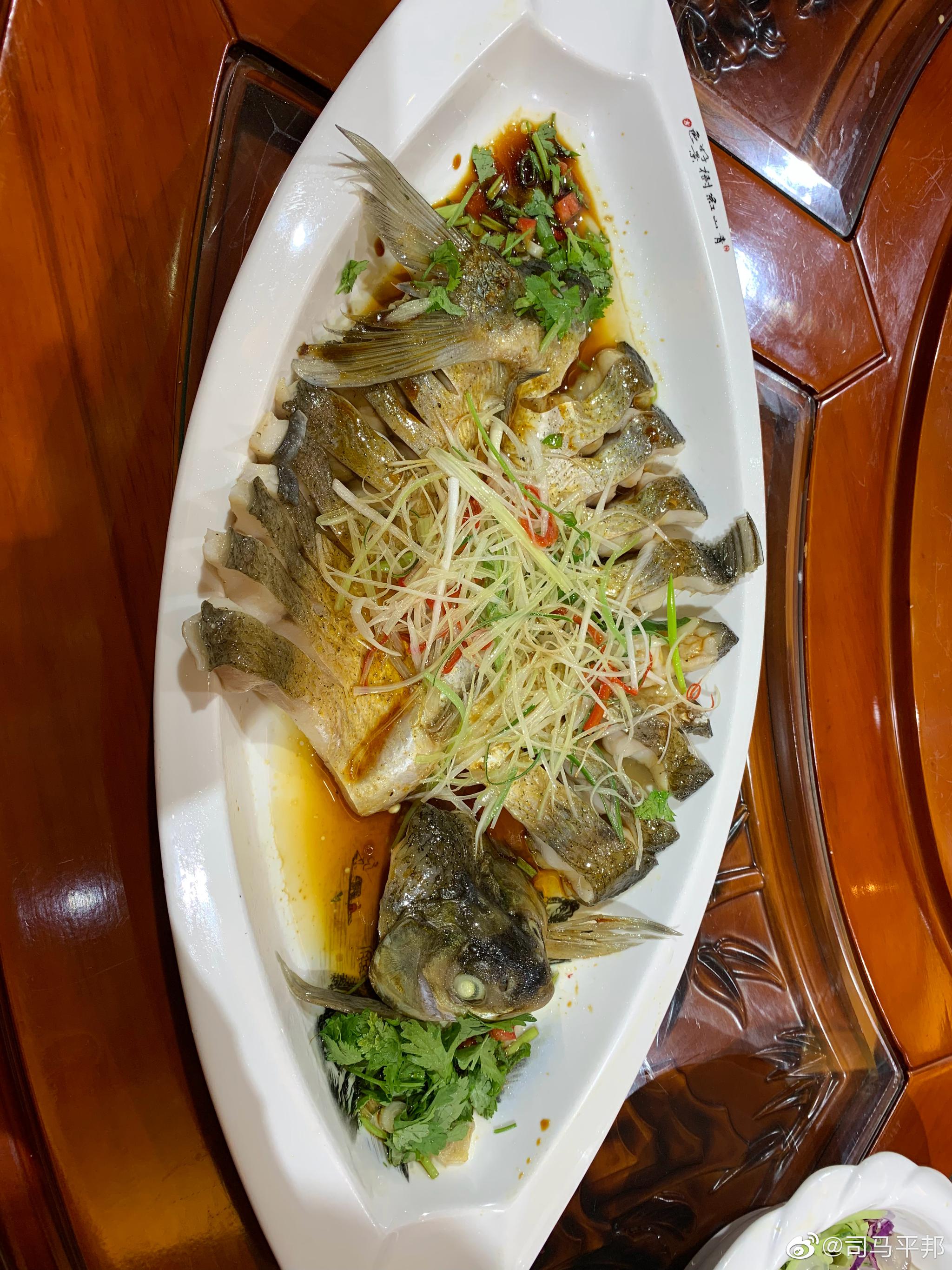 品镜泊湖大鱼宴,胖头,白莲,红尾,鲫瓜子…撑死人不占盆哦