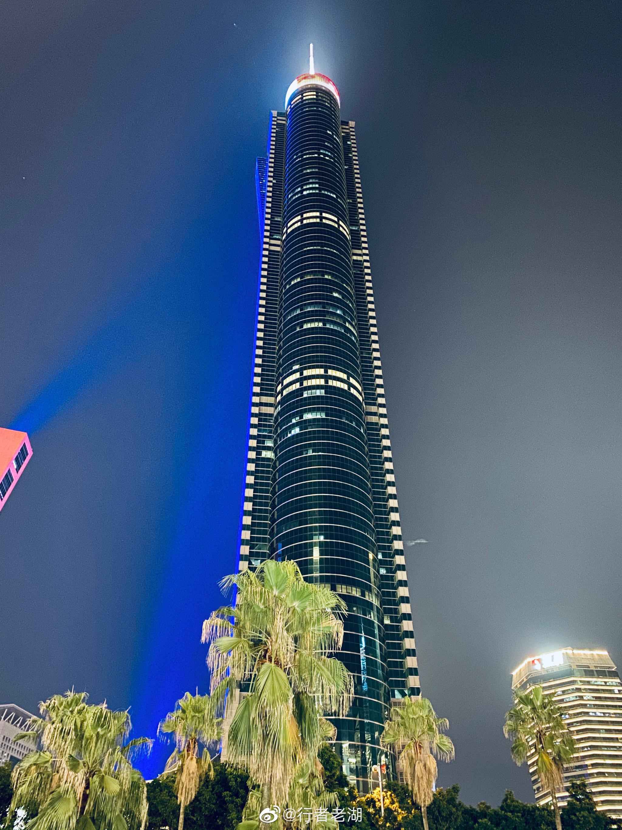 iphone11pro超广角下的万象城和深圳地王大厦.