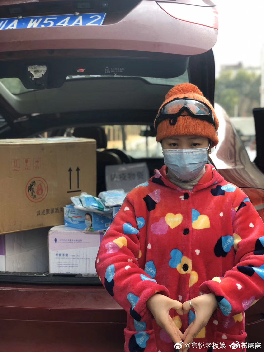 雨衣妹妹:你们负责救人,我们负责为你们做饭!