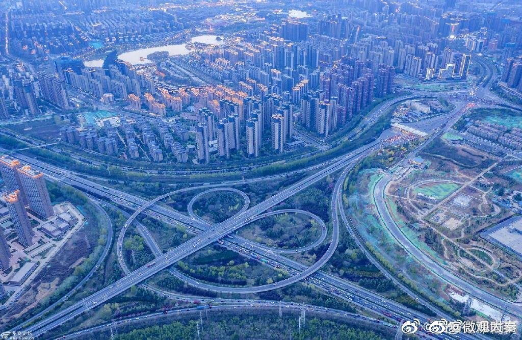 航拍西安市的立交桥,四通八达联通南北,是不是很壮观