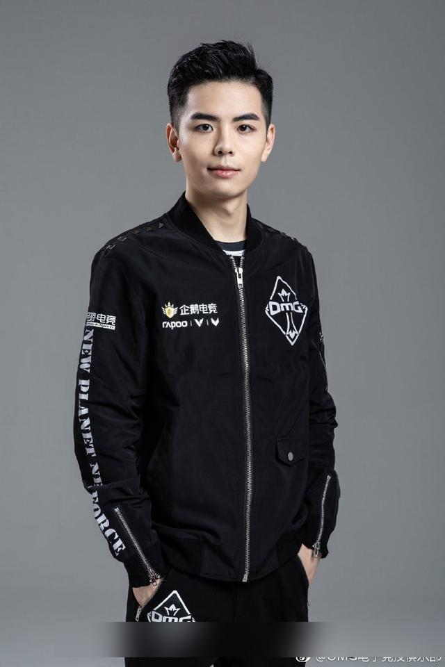 edg这边如果要说谁能比iboy萌,当真就只有heart了,中上两名选手