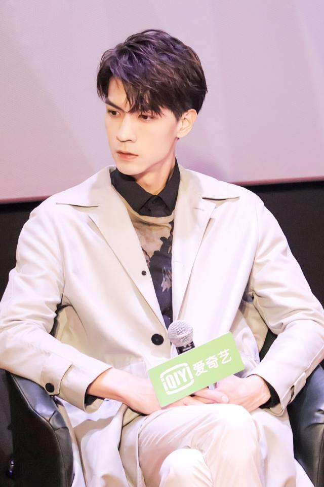 《我的莫格利男孩》任言恺,35岁奶爸演高中生无违和感,神仙颜值