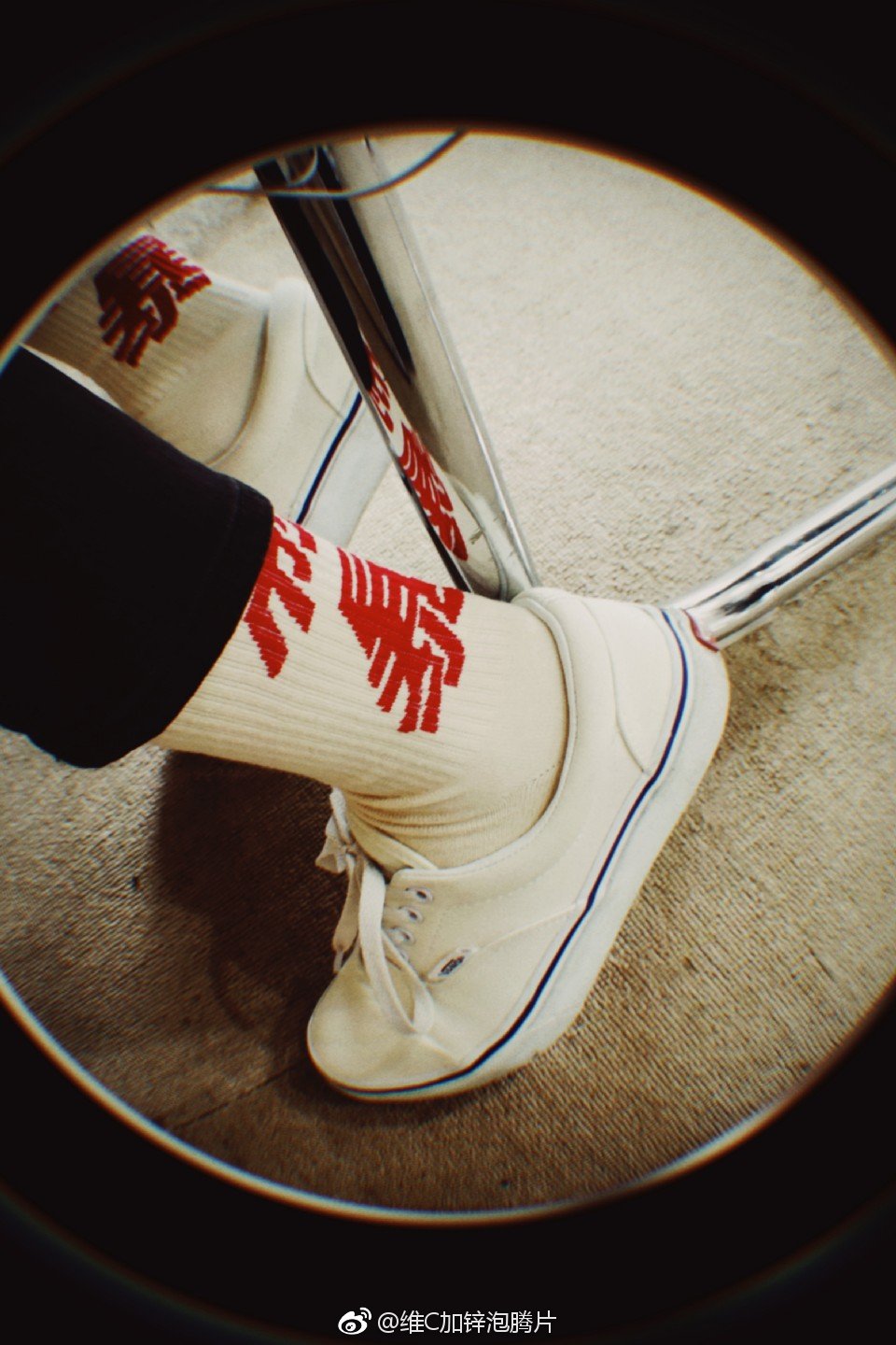 穿两层袜子的靓仔?