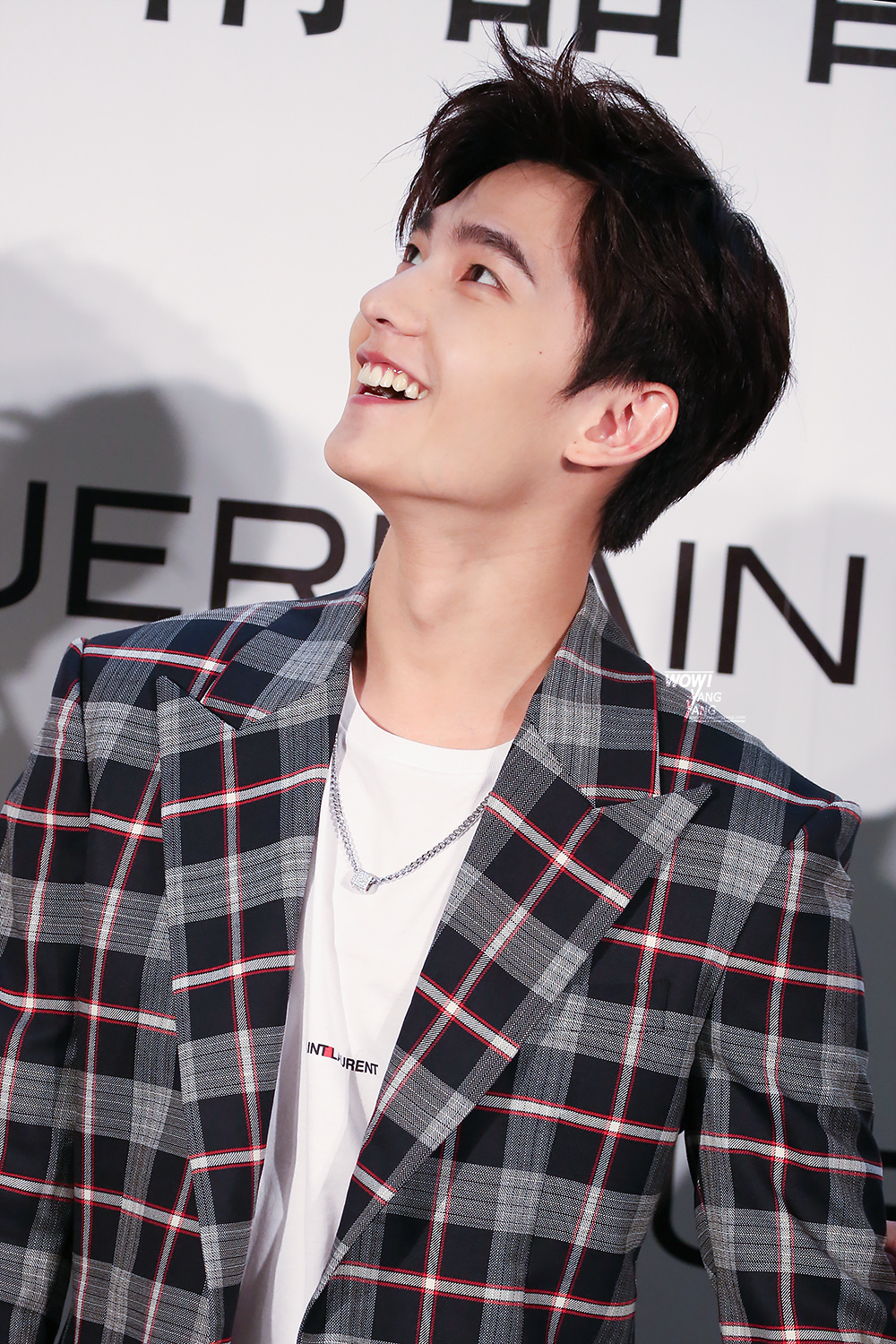 杨洋的侧颜是真的让人一秒沦陷啊