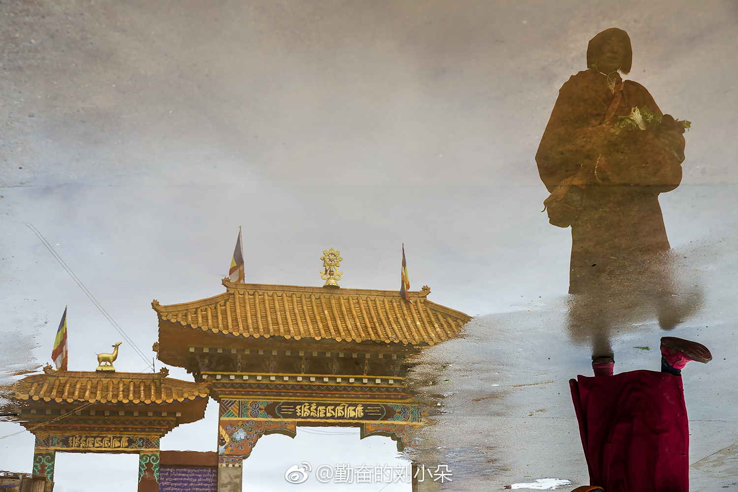 色达与亚青,一座关于佛的城!晨雾缭绕,梵音不绝