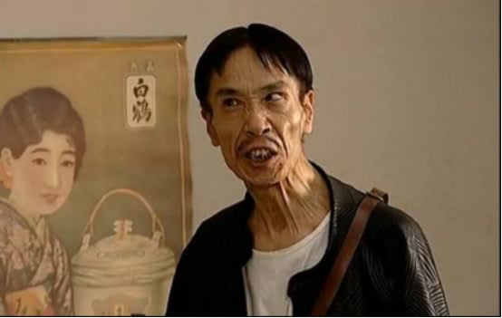 汉奸也有等级,有的汉奸比鬼子职位还高,日本鬼子见了都要低头