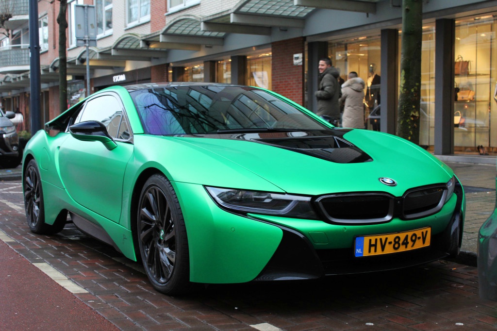宝马bmw i8 这种哑光绿还真是很艳!