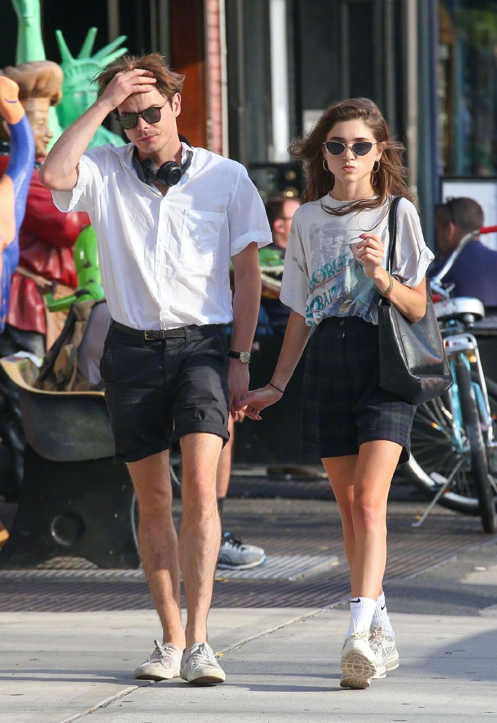 情侣组查理希顿娜塔莉戴尔纽约街拍这也太甜了吧