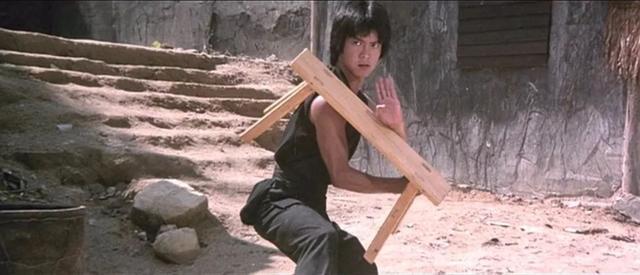 1980年，成龙生命中最关键的转折点，自此后，他平步青云直至巨星