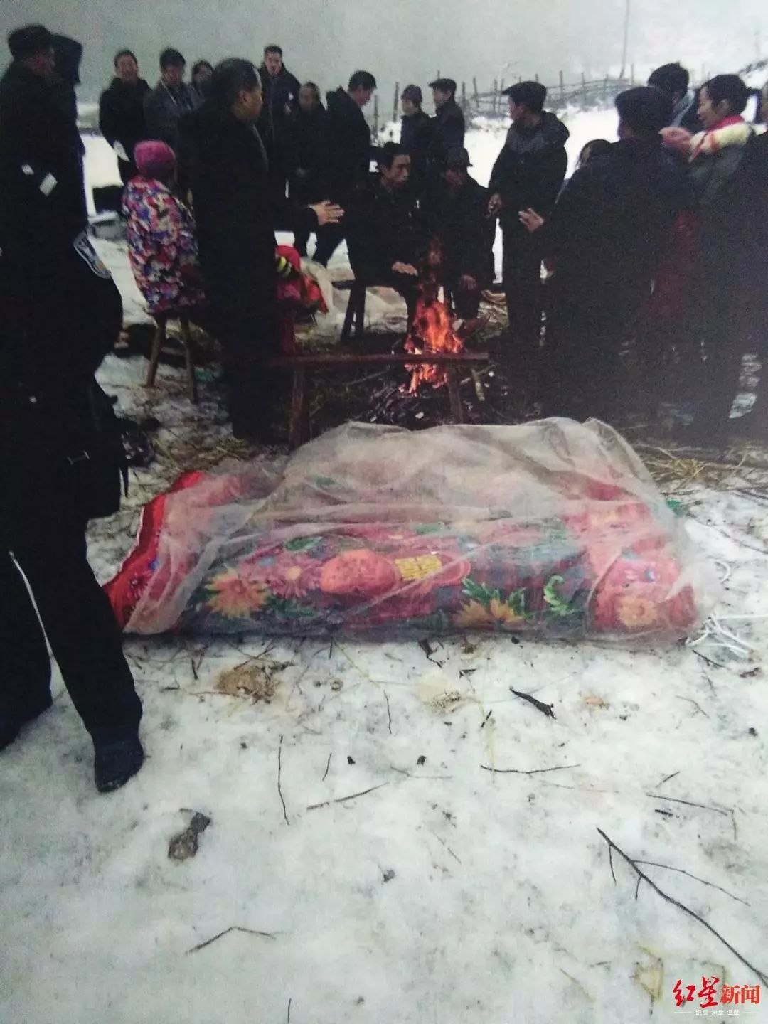 湖南2男童雪天裸死溪中,第一次尸检排除他杀,警方称系自主脱衣冻死