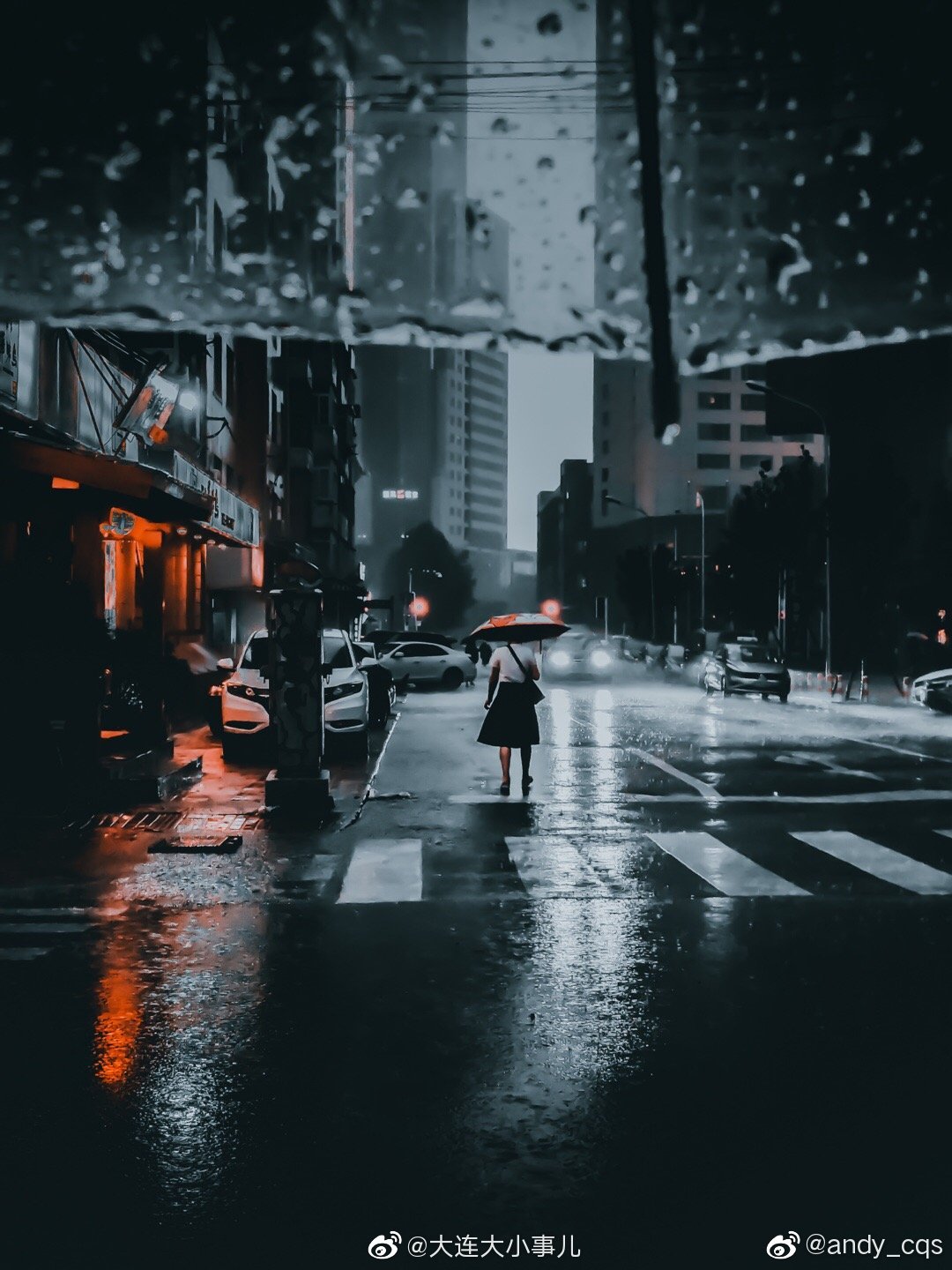 雨中的大连街头,唯美画面感.(@andy_cqs 手机拍摄)