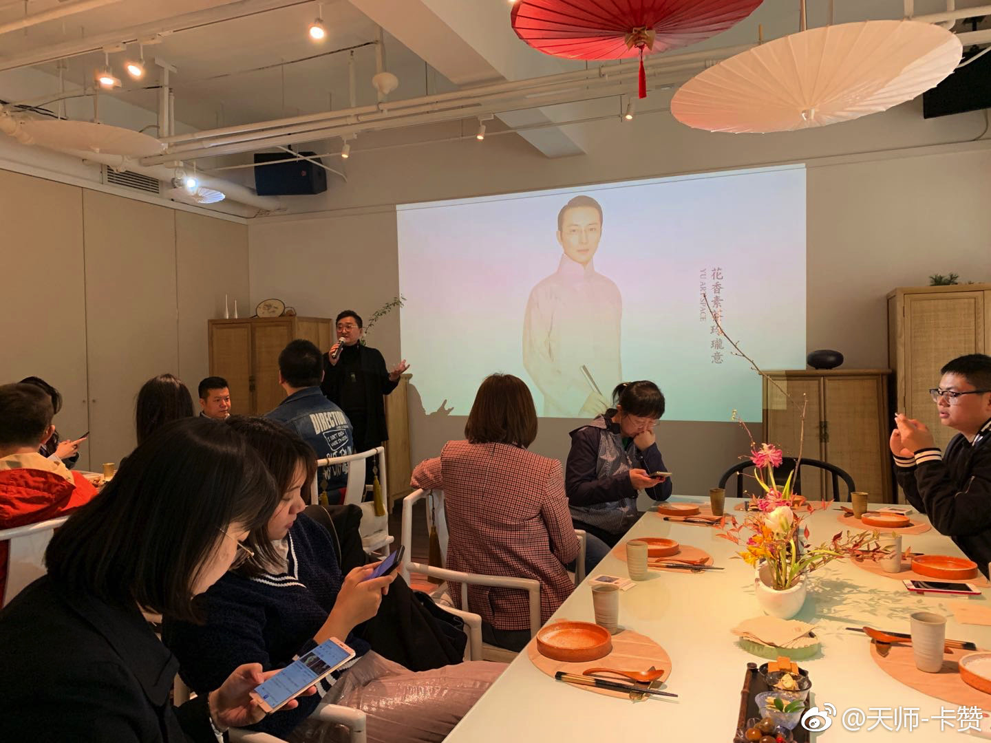 昨晚有幸与诸位大v一起,参观了李玉刚老师的玉空间