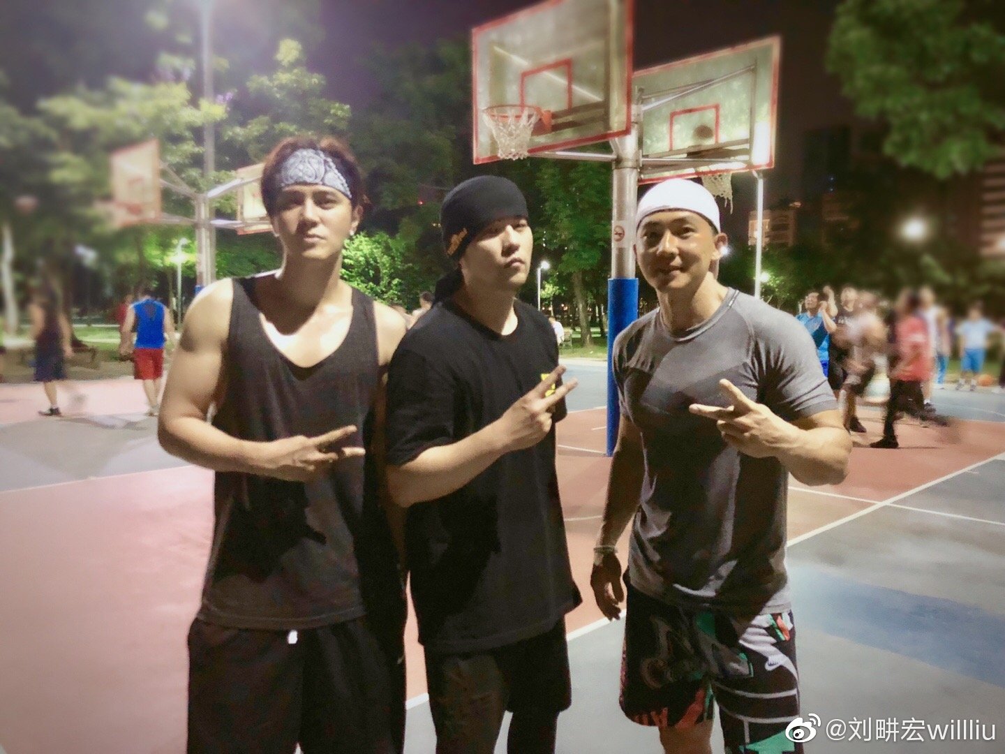 刘畊宏晒与周杰伦罗志祥一起打球的合影哎呦不错哟