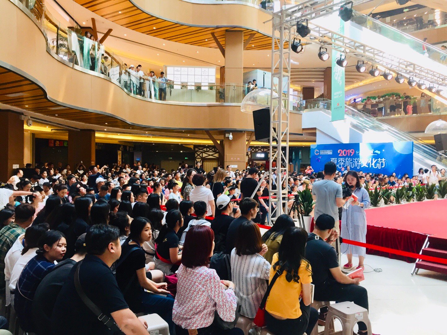 前方线报《半小时漫画》沈阳签售会现场直播