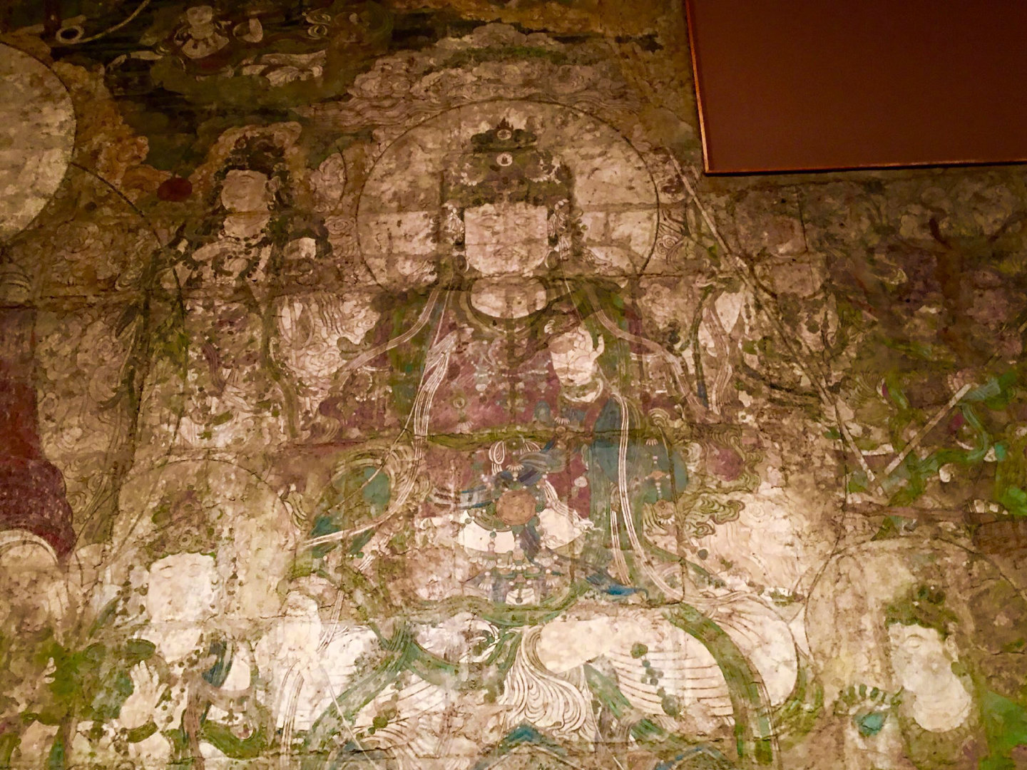 药师琉璃光王佛,又称药师如来、药师琉璃光王如来、十二愿王等