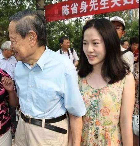 杨振宁做采访时说同意翁帆改嫁,谢贤不娶小女友理由同样高大上!