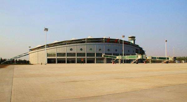 锦州小岭子机场,位于西郊太和区,距离市中心7公里,为军民合用机场