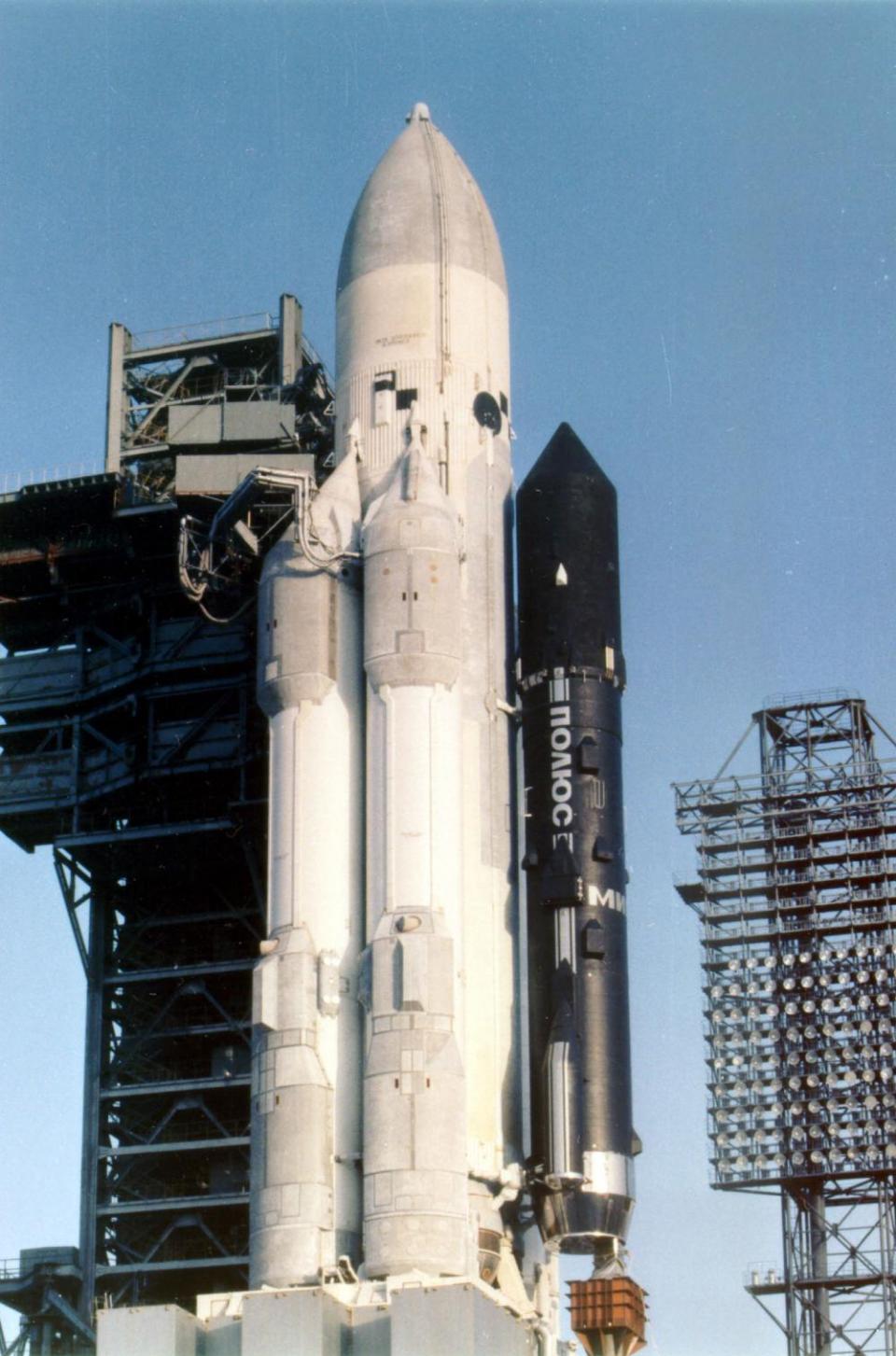 图片:极地号比起后来美军的yal-1,受制于当时的技术条件,重达80吨级的