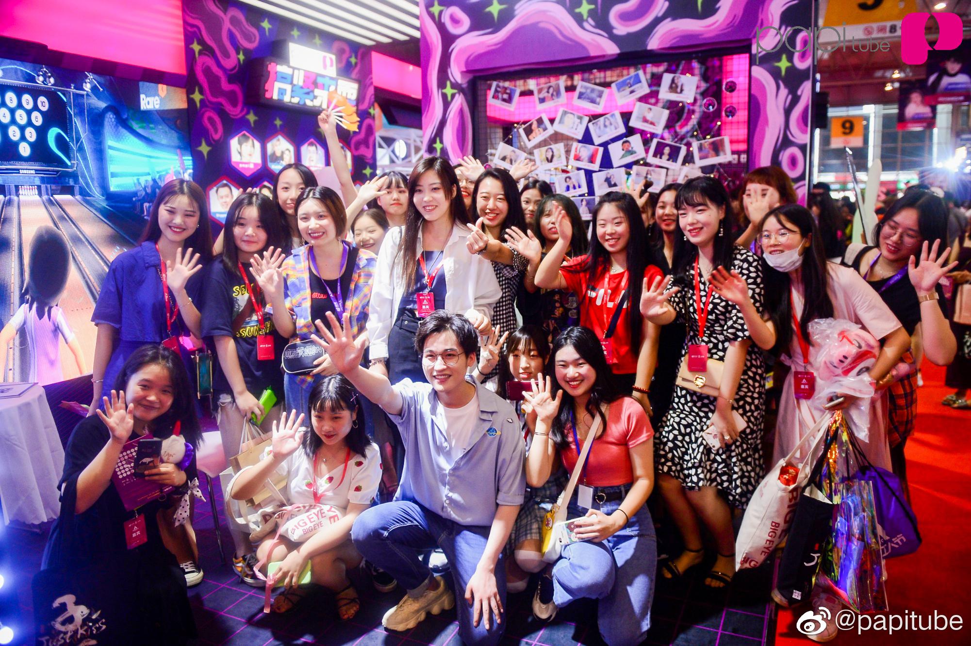 大型"追星现场"来咯@网不红萌叔joey 和@jin小菌 博主本人是不是都