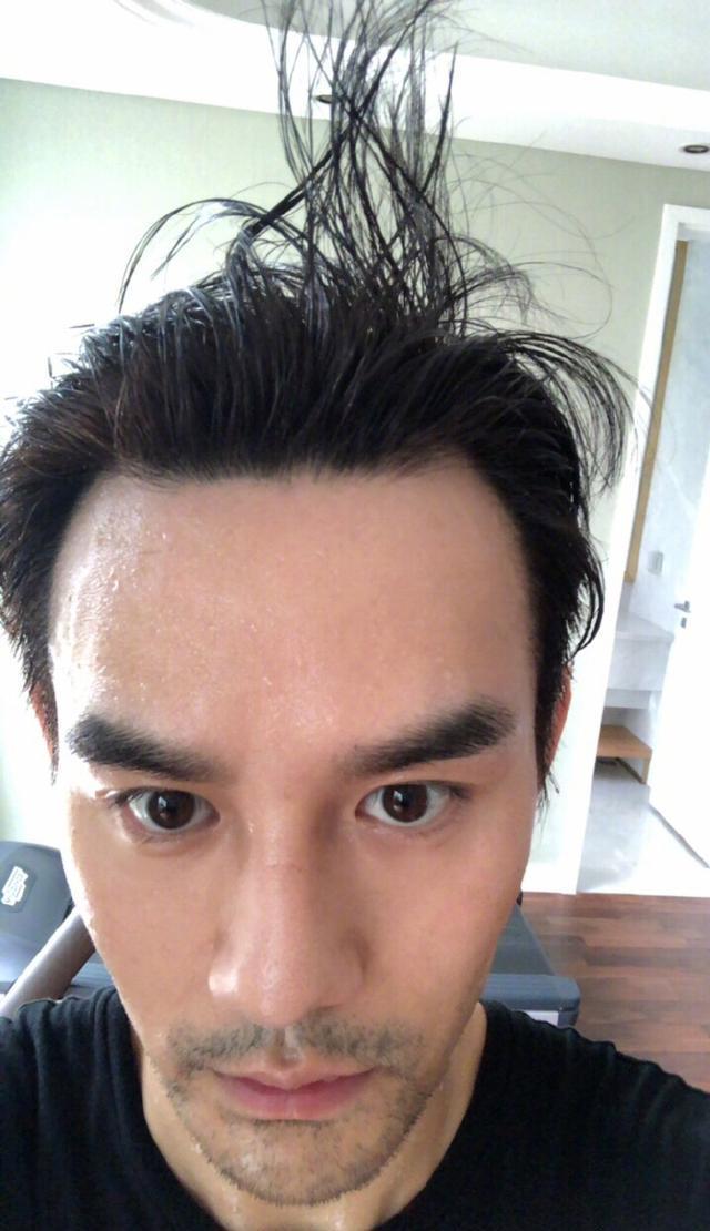 当红男星的素颜对比照,谁的颜值"能打",谁是些许潦草