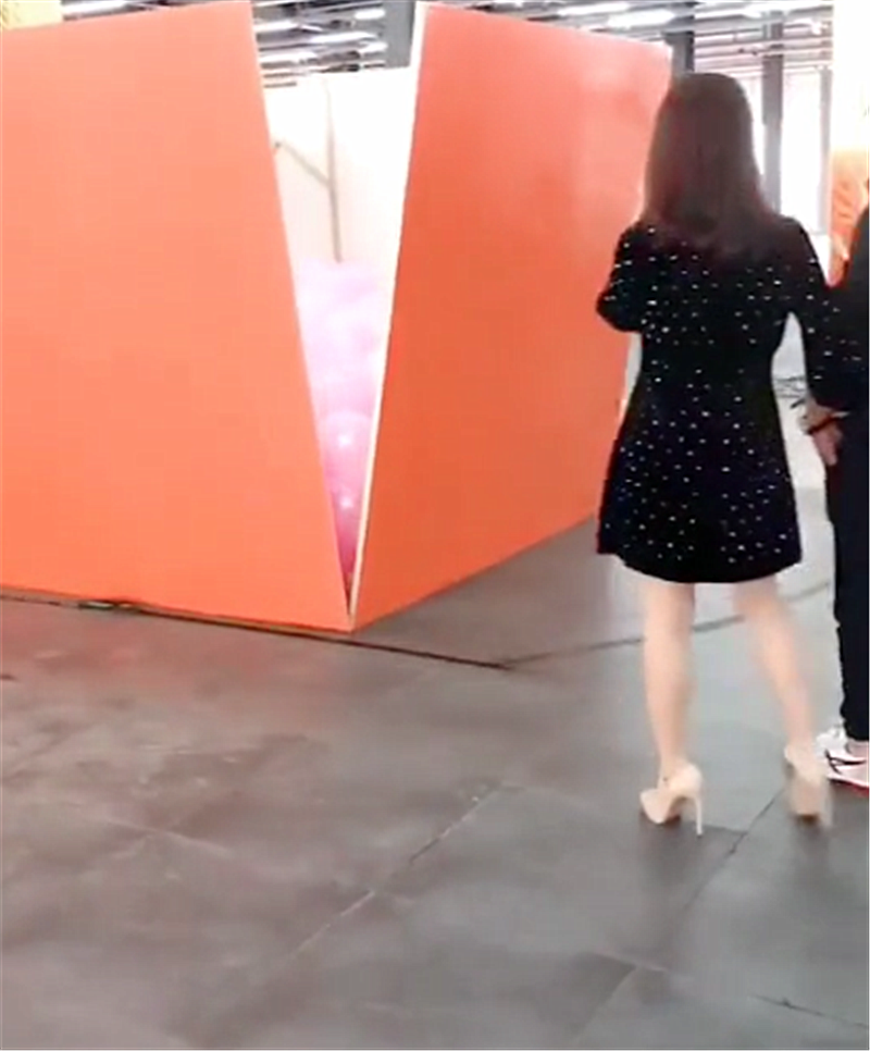 网页背景图片怎么做