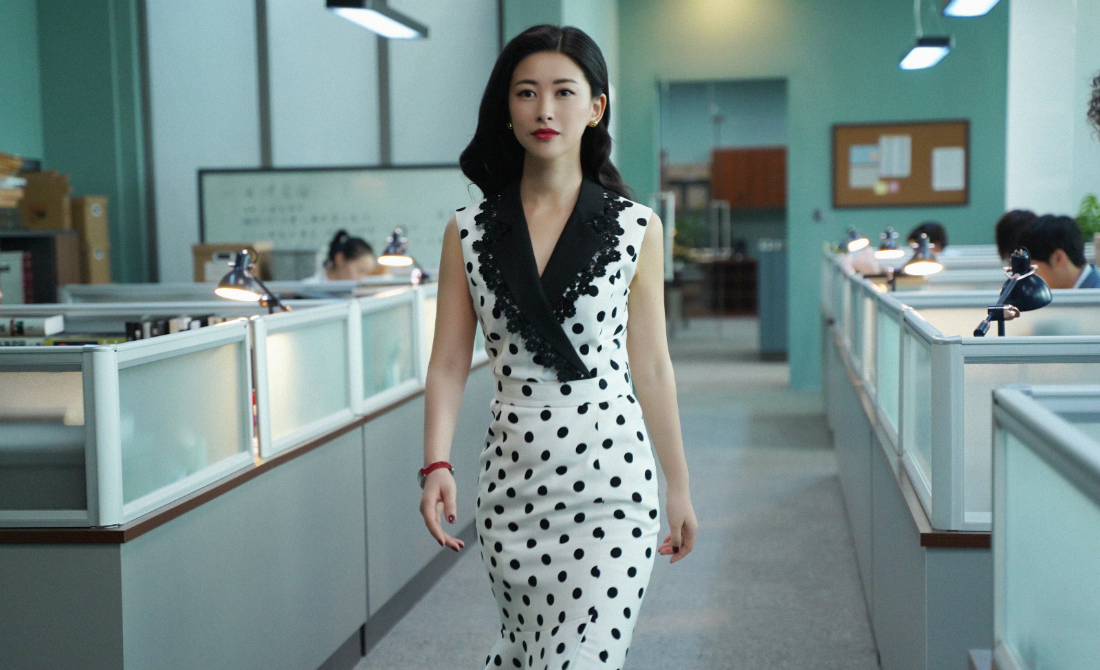 精英律师收官朱珠演绎全能秘书备受瞩目