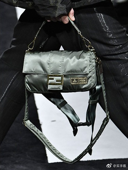 Fendi X Porter 法棍包换上了porter招牌式的尼龙防水面料