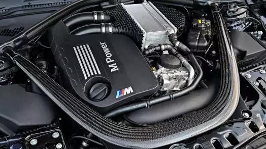s55发动机以宝马的n55发动机为基础,由宝马m部门重新设计并提升性能
